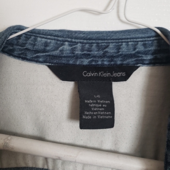 Calvin Klein Button Top - Picture 4 of 5